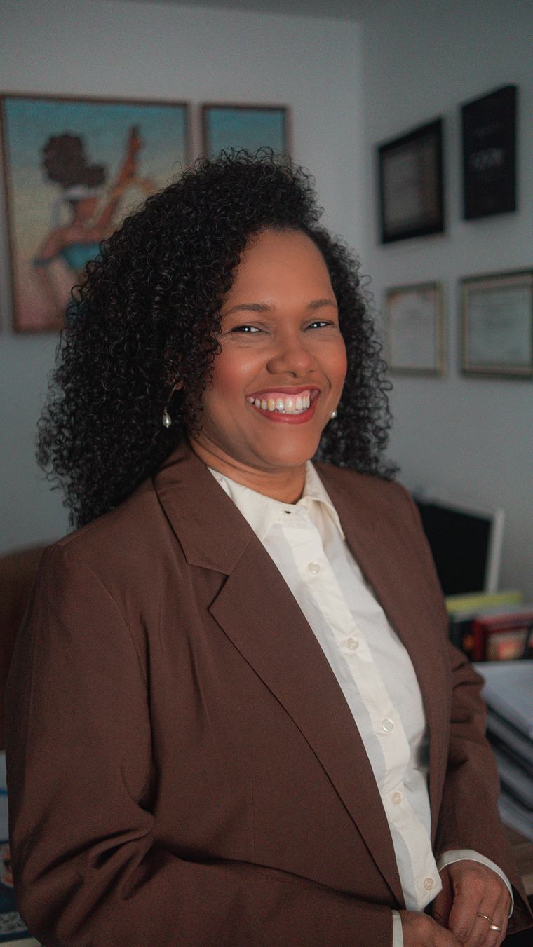 Dra. Luanda Naiara — Advogada, OAB/RJ 228.701